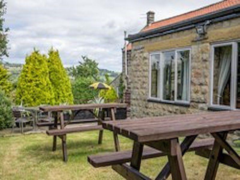 The Plough Hotel Sleights Екстериор снимка