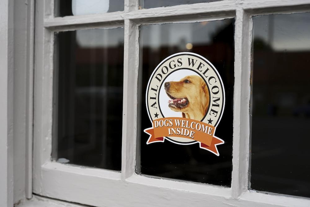 The Plough Hotel Sleights Екстериор снимка