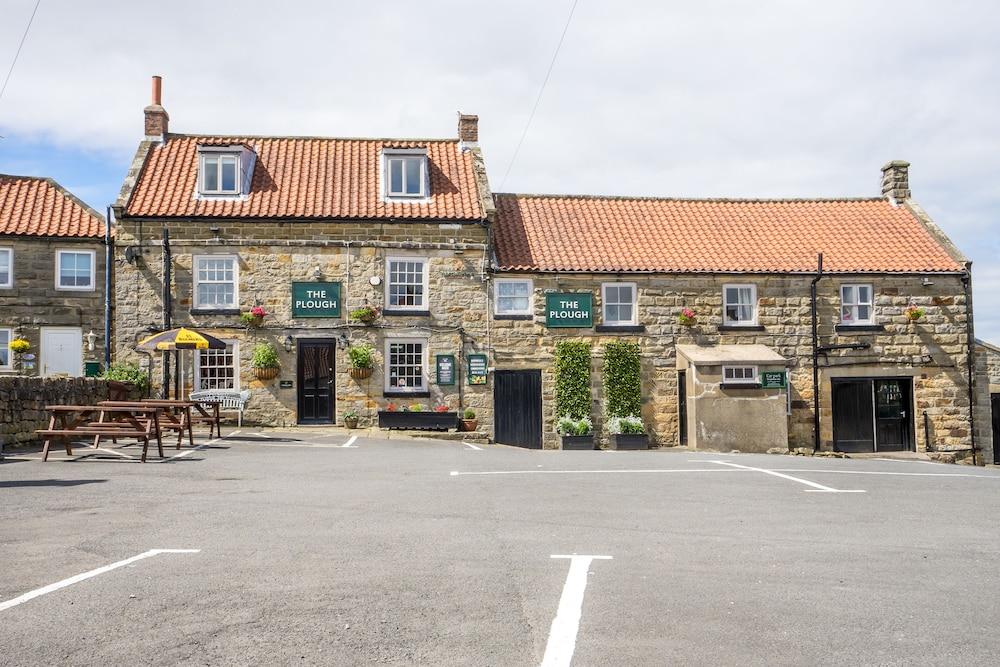 The Plough Hotel Sleights Екстериор снимка