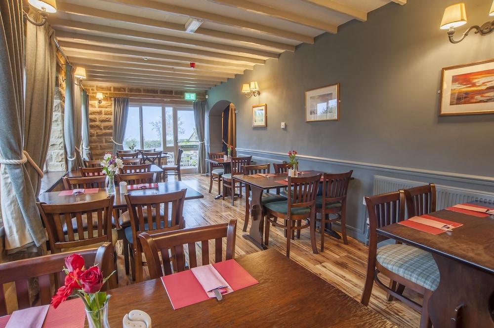 The Plough Hotel Sleights Екстериор снимка
